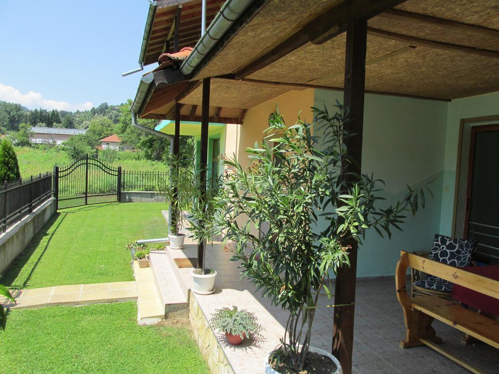 Pri Orehite Guesthouse Oreshak  Exterior foto