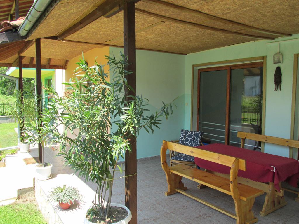 Pri Orehite Guesthouse Oreshak  Exterior foto