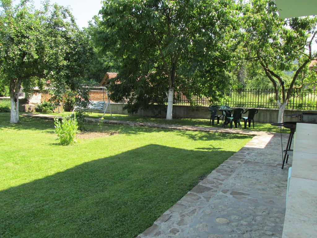 Pri Orehite Guesthouse Oreshak  Exterior foto