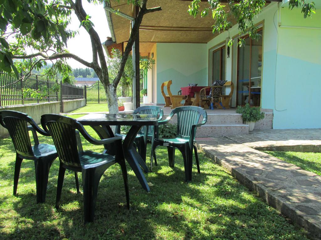 Pri Orehite Guesthouse Oreshak  Exterior foto